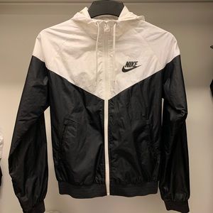 NEW Nike Women’s Hooded Windbreaker
